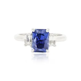 PLATINUM RADIANT-CUT SAPPHIRE AND CADILLAC-CUT DIAMOND THREE-STONE RING 0.51CTW